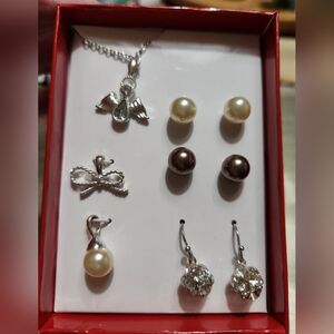 Avon Necklace and Earrings Interchangeable Set